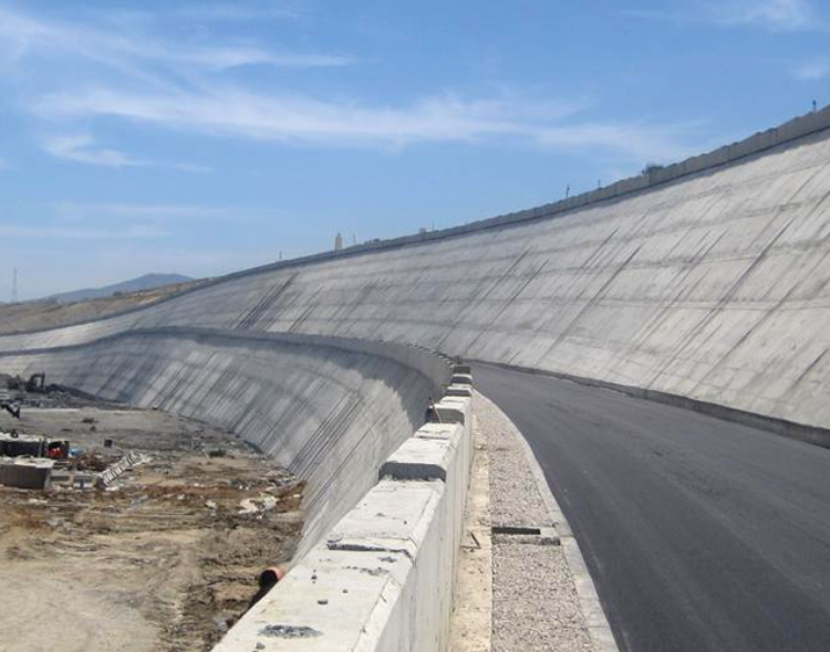 Mur de soutènement et évacuation des eaux